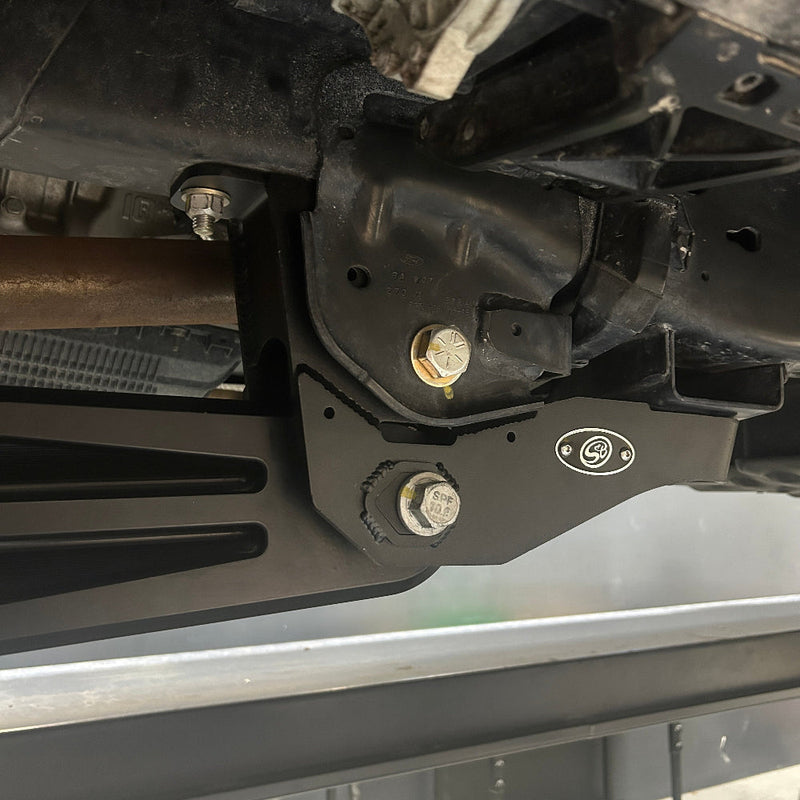 S&B ラジアスアームドロップ フォード Super Duty F250/F350/F450/F550 2.5インチリフト 2023年以降