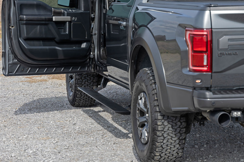 ラフカントリー パワーランニングボード フォード F-150/Lightning/F-250/F-350/Raptor (2015-2026)