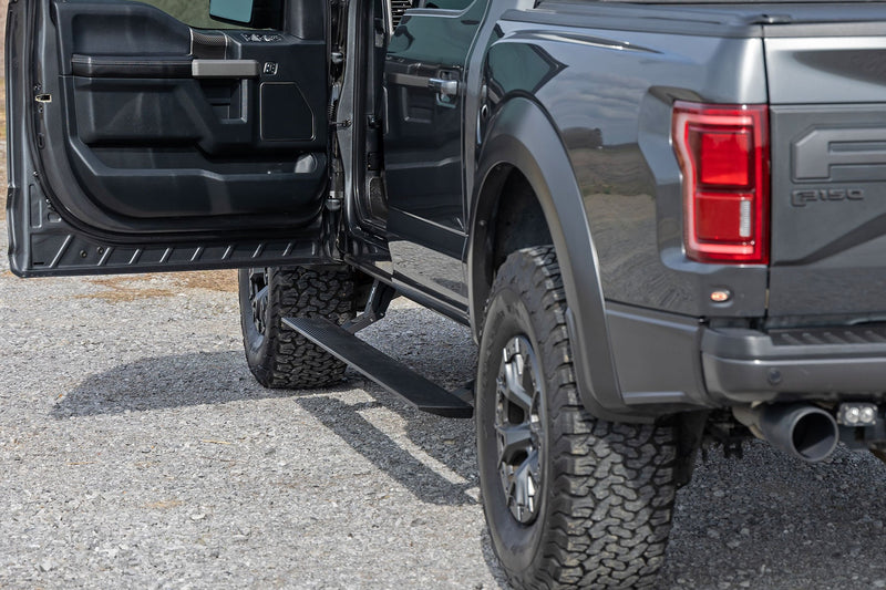 ラフカントリー パワーランニングボード フォード F-150/Lightning/F-250/F-350/Raptor (2015-2026)
