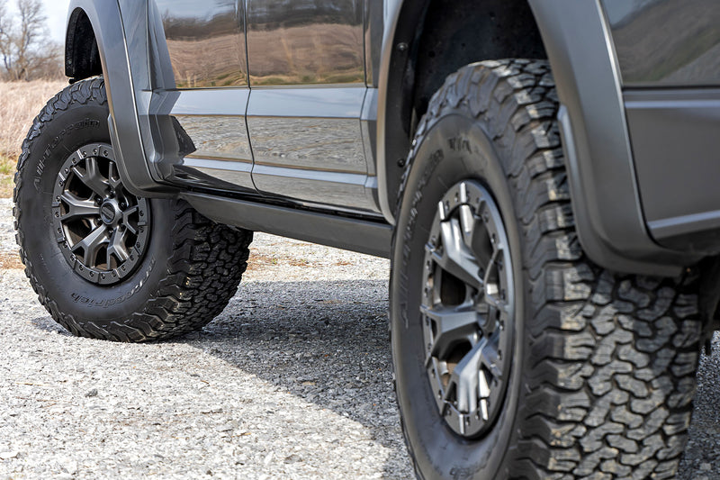 ラフカントリー パワーランニングボード フォード F-150/Lightning/F-250/F-350/Raptor (2015-2026)
