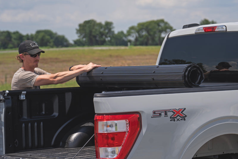 ラフカントリー ハードロールアップベッドカバー 5'7" ベッド フォード F-150 (2015-2026)/F-150 Lightning (2022-2026)