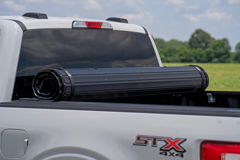ラフカントリー ハードロールアップベッドカバー 5'7" ベッド フォード F-150 (2015-2026)/F-150 Lightning (2022-2026)