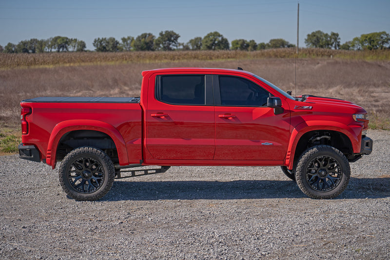 ラフカントリー ハードトライフォールドフリップアップベッドカバー | シボレー シルバラード 1500 / GMC シエラ 1500 (2019-2026)
