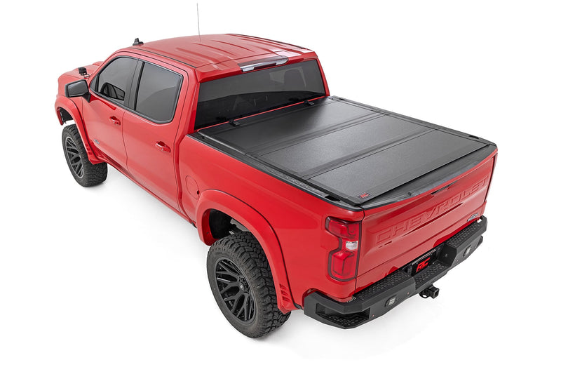 ラフカントリー ハードトライフォールドフリップアップベッドカバー | シボレー シルバラード 1500 / GMC シエラ 1500 (2019-2026)