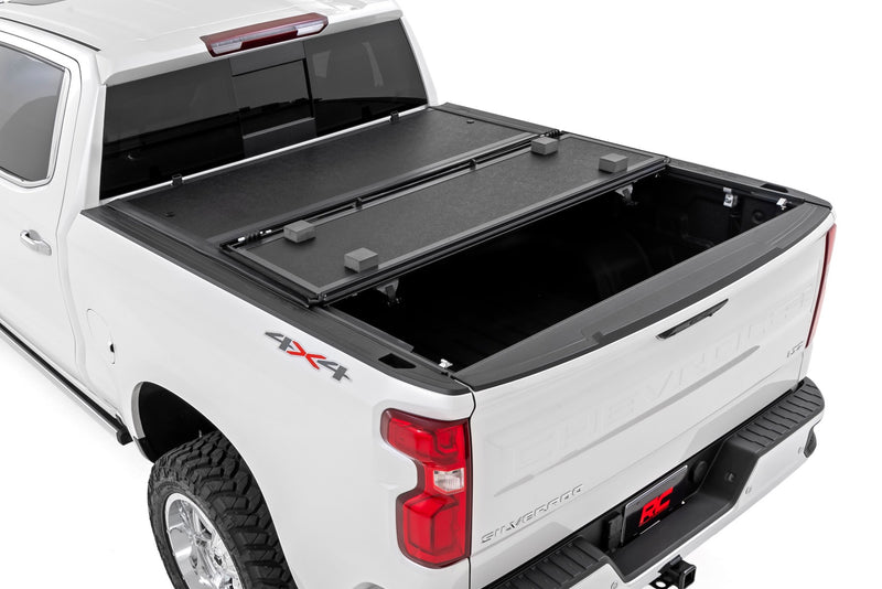 ラフカントリー ハードロープロファイルベッドカバー | シボレー シルバラード 1500 / GMC シエラ 1500 (2019-2026)