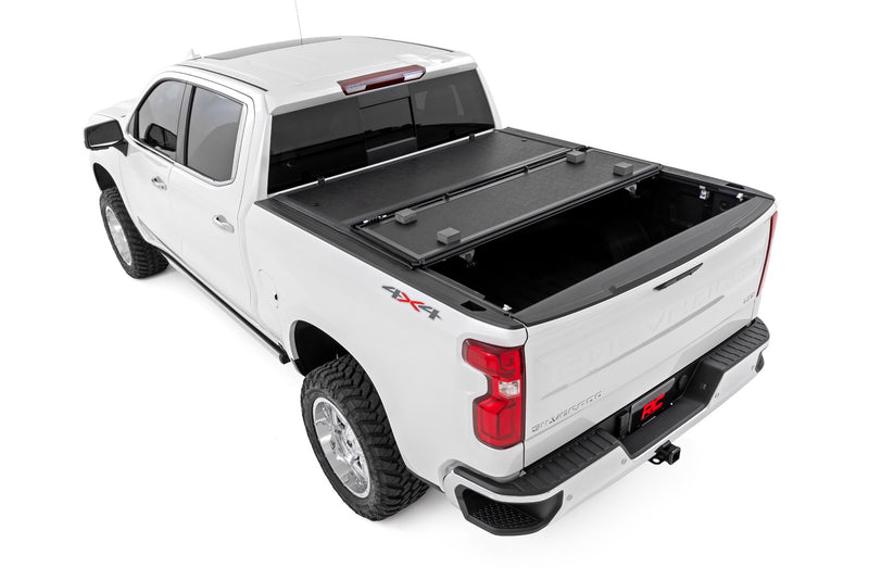 ラフカントリー ハードロープロファイルベッドカバー | シボレー シルバラード 1500 / GMC シエラ 1500 (2019-2026)