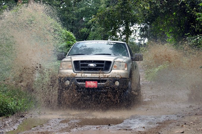 ラフカントリー 2.5インチ リフトキット (リフトストラット付き) フォード F-150 4WD 2004-2008