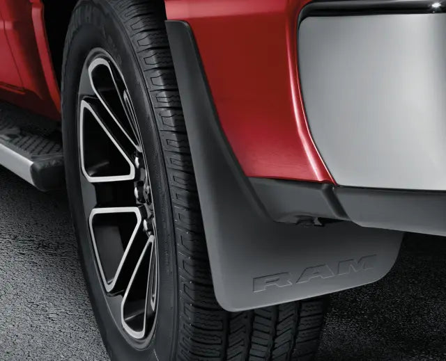 モパー モールドスプラッシュガード リア フェンダーフレアなし車用 — ラム 1500 2019-2024