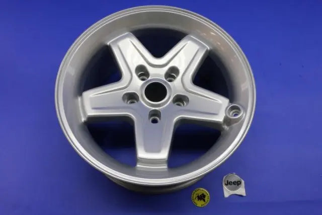 モパー Pintler シルバークラシック 5スポーク ホイール 17×8.5インチ — ジープ ラングラー 2008-2016