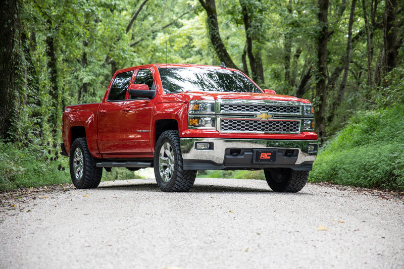 ラフカントリー オーバル ナーフステップ クルーキャブ シボレー/GMC 1500/2500HD/3500HD (2007-2019)