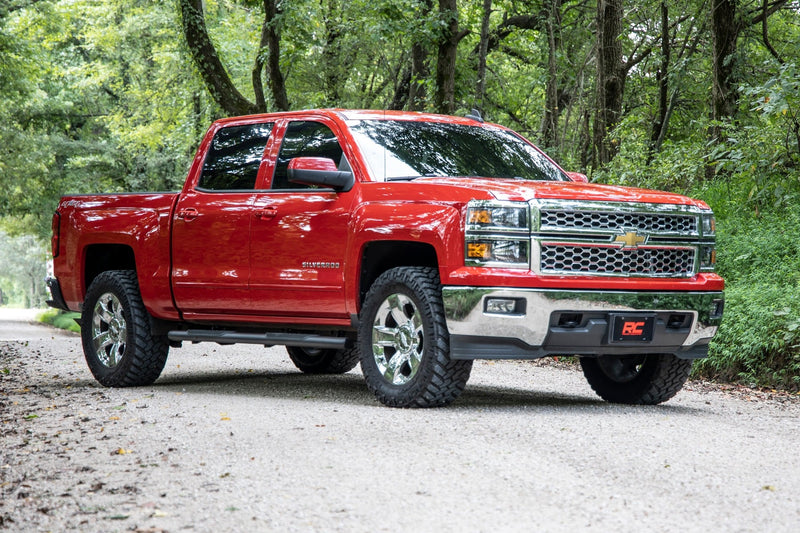 ラフカントリー オーバル ナーフステップ クルーキャブ シボレー/GMC 1500/2500HD/3500HD (2007-2019)