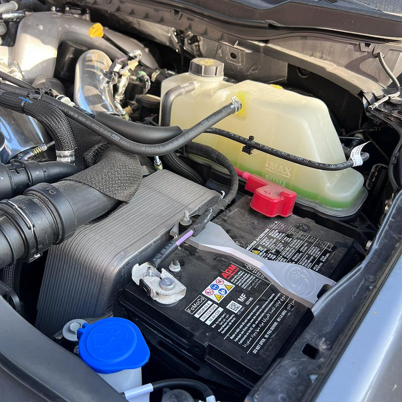 S&B ビレットバッテリーホールドダウンブラケットセット フォード Super Duty 6.7L 2023-2026