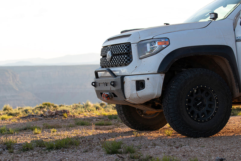ビクトリー4x4 トヨタ Tundra Blitz フロントウインチバンパー 2007-2026