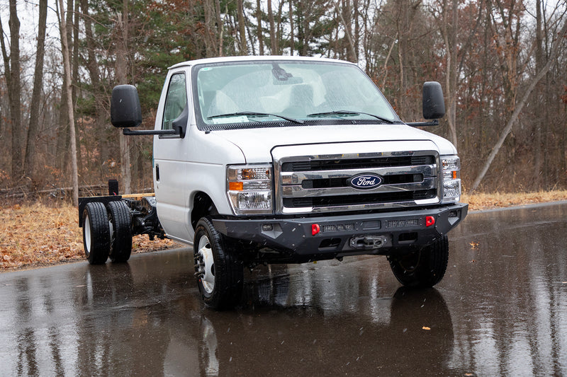 ビクトリー4x4 Evolution Series フロントバンパー フォード E-350 2008年以降