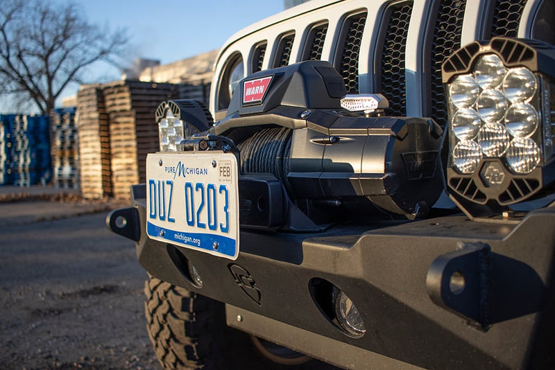 ビクトリー4x4 フェアリード取付フロントナンバープレートフリップマウント 米国製
