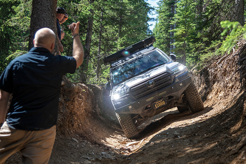 ビクトリー4x4 Strike Land Cruiser 200系 フロントウインチバンパー (2013-2021)