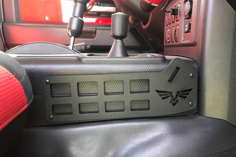 ビクトリー4x4 FJ Cruiser センターコンソール MOLLEアクセサリーパネル (ペア)