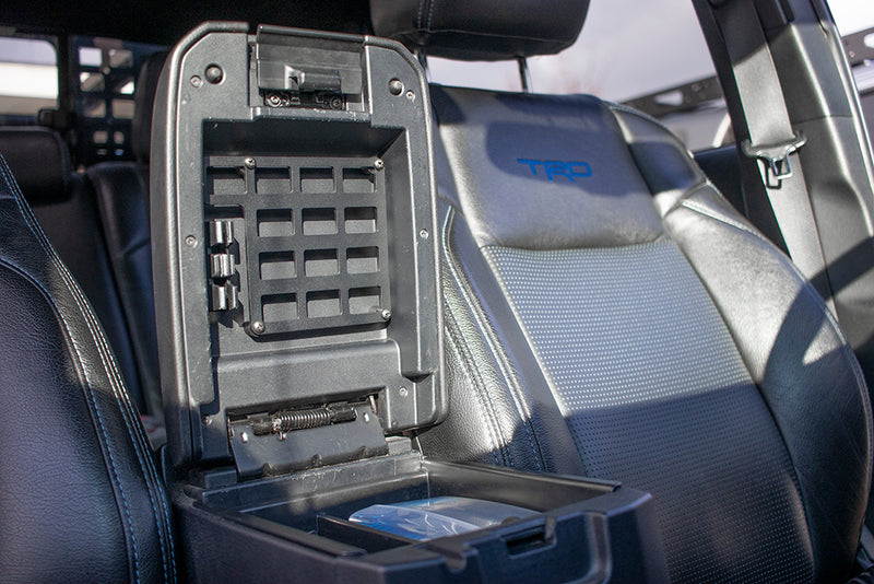 ビクトリー4x4 トヨタ タコマ アームレスト用インテリア MOLLEパネル