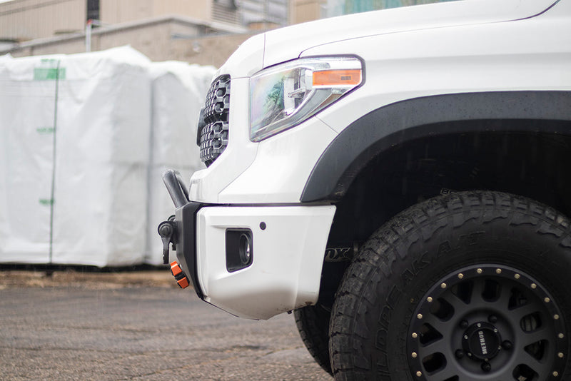 ビクトリー4x4 トヨタ Tundra Blitz フロントウインチバンパー 2007-2026