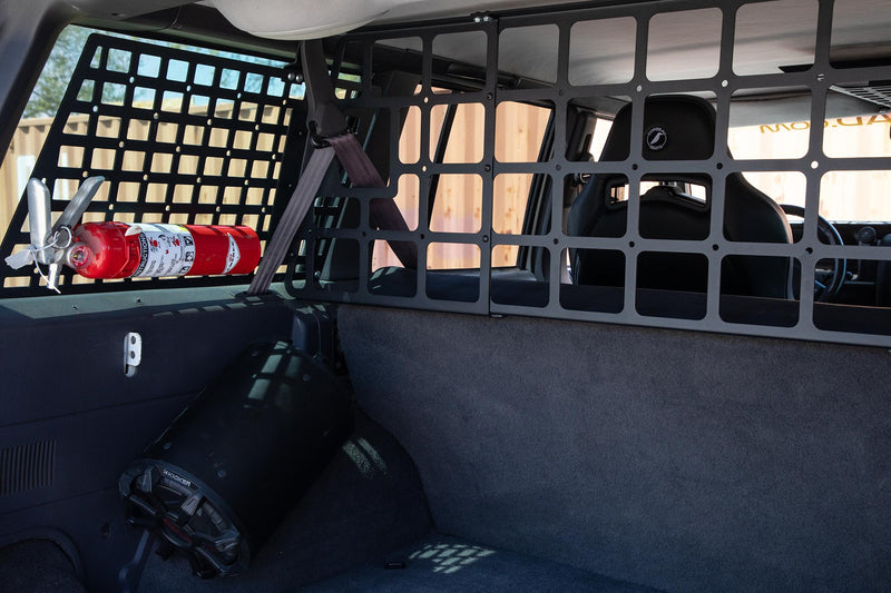 JCR オフロード XJ ペットディバイダー (Jeep チェロキー 1984-2001)