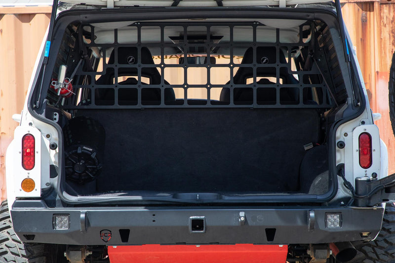 JCR オフロード XJ ペットディバイダー (Jeep チェロキー 1984-2001)