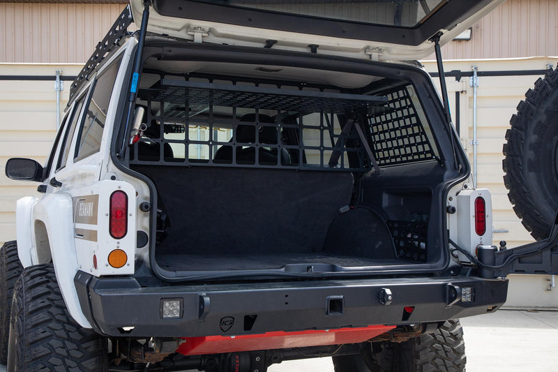JCR オフロード XJ ペットディバイダー (Jeep チェロキー 1984-2001)