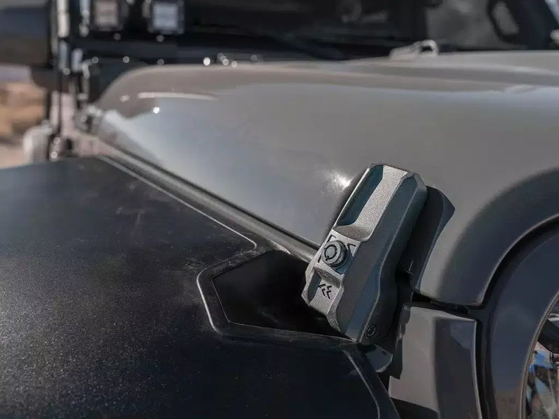 ロック式ボンネットラッチ LOCKING HOOD CATCHES