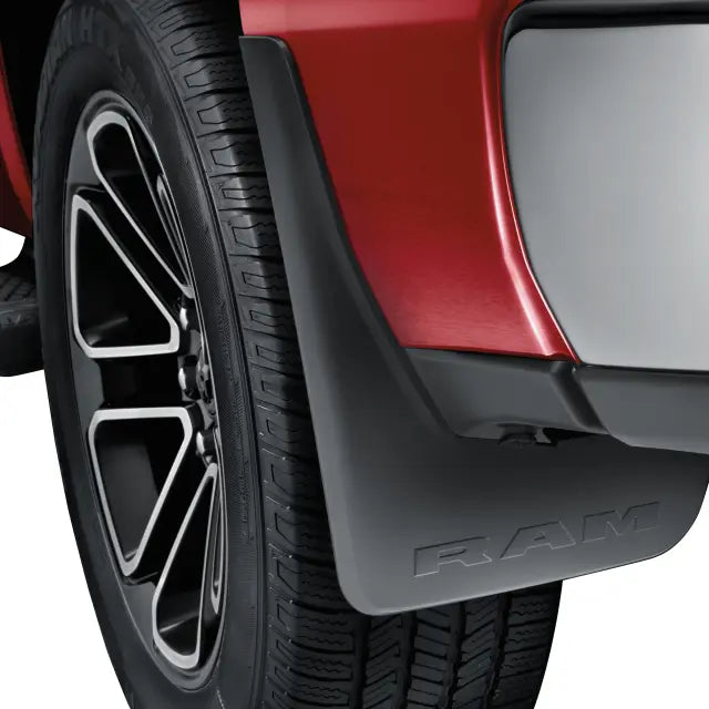 モパー ヘビーデューティーラバー スプラッシュガード リア フェンダーフレア装着車用 — ラム 1500 2019-2024