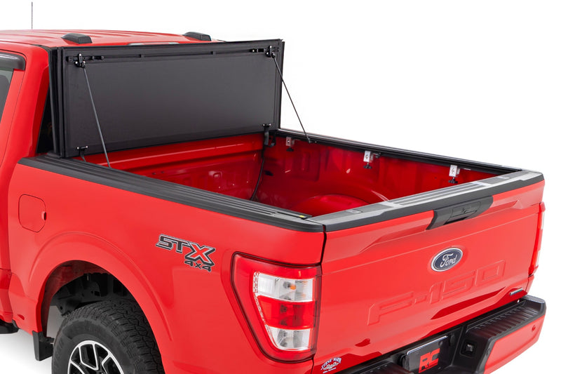 ラフカントリー ハードトライフォールド フリップアップ トノーカバー | フォード F-150 2WD/4WD 2015-2020
