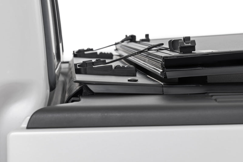 ラフカントリー ハードトライフォールド フリップアップ トノーカバー | フォード F-150 2WD/4WD 2004-2014