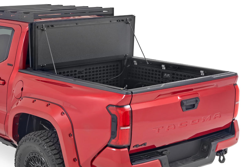 ラフカントリー ハードトライフォールド フリップアップ トノーカバー | トヨタ タコマ 2WD/4WD (2024-2026)