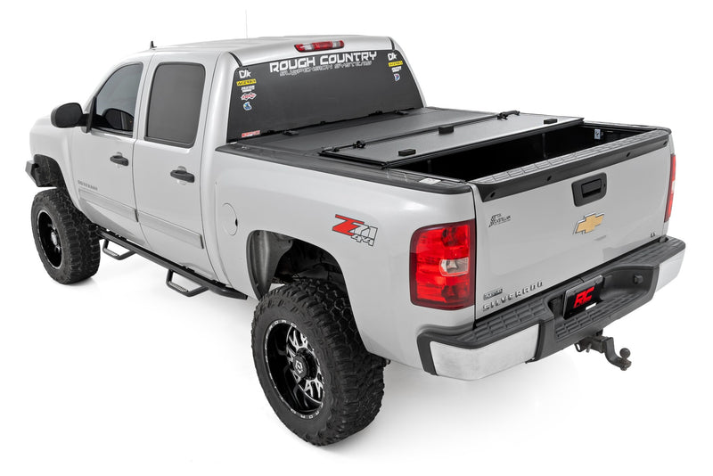 ラフカントリー ハードトライフォールド フリップアップ トノーカバー | シボレー/GMC 1500 (2007-2013)
