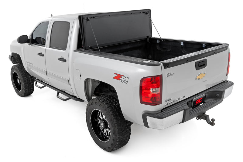 ラフカントリー ハードトライフォールド フリップアップ トノーカバー | シボレー/GMC 1500 (2007-2013)