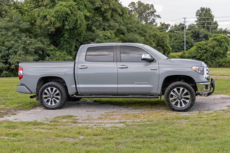 ラフカントリー オーバル ナーフステップバー クルーキャブ用 ブラック トヨタ Tundra 2WD/4WD (2007-2021)