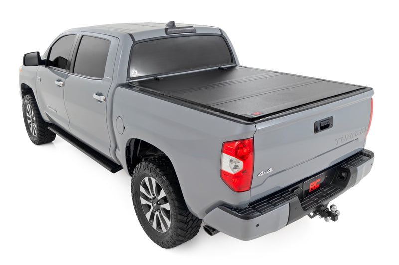 ラフカントリー トヨタ Tundra ハードトライフォールド フリップアップ トノーカバー 5'7" ベッド 2007-2021