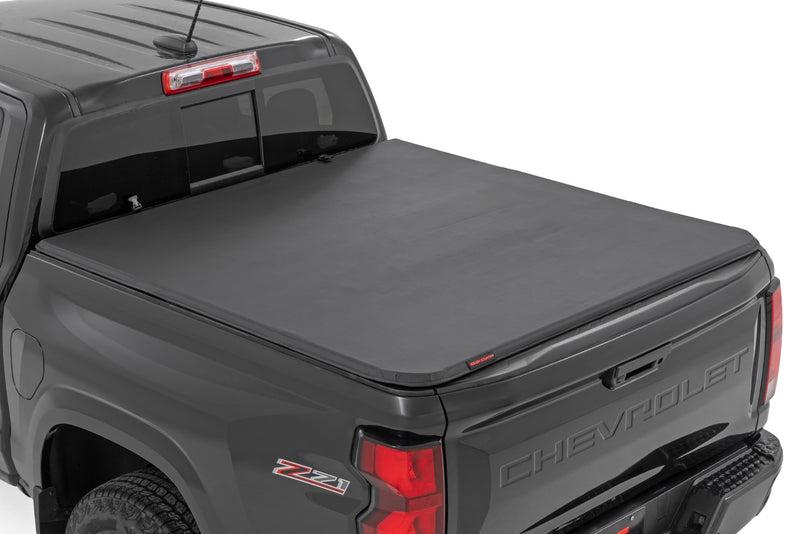 ラフカントリー ソフトトライフォールドトノーカバー 5フィートベッド シボレー Colorado/GMC Canyon 2WD/4WD (2023-2026)