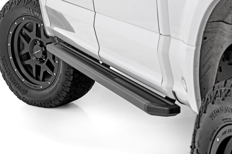 ラフカントリー マルチカラーLEDランニングボード クルーキャブ フォード F-150/Lightning/F-250/F-350/Raptor (2015-2026)