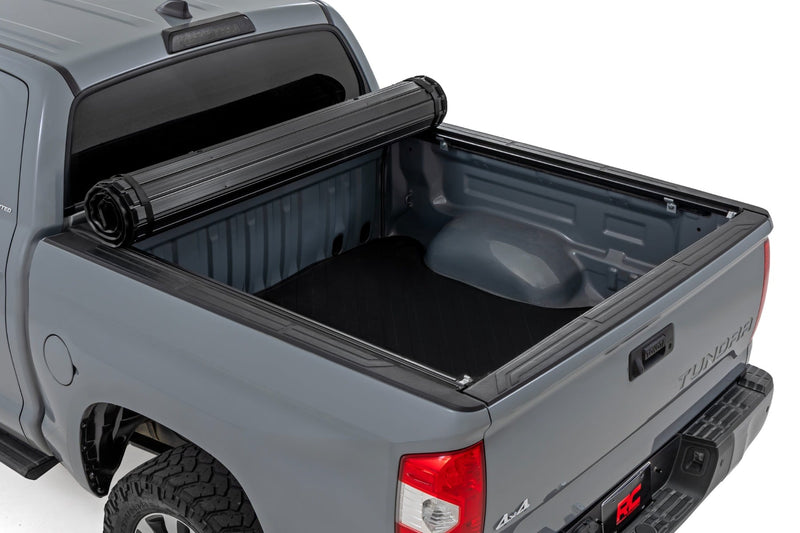 ラフカントリー ハードロールアップベッドカバー 5'7" ベッド トヨタ Tundra 2WD/4WD 2007-2021
