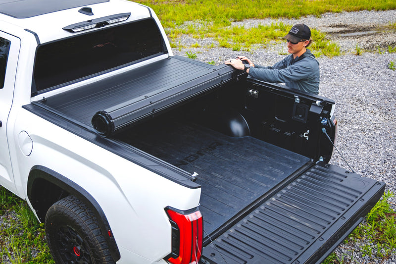 ラフカントリー ハードロールアップ トノーカバー 5'7" ベッド | トヨタ Tundra 2WD/4WD 2022-2026