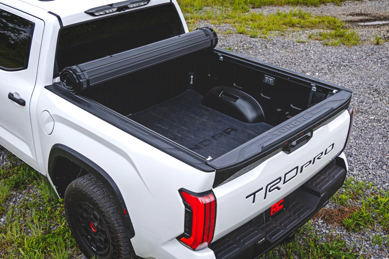 ラフカントリー ハードロールアップ トノーカバー 5'7" ベッド | トヨタ Tundra 2WD/4WD 2022-2026