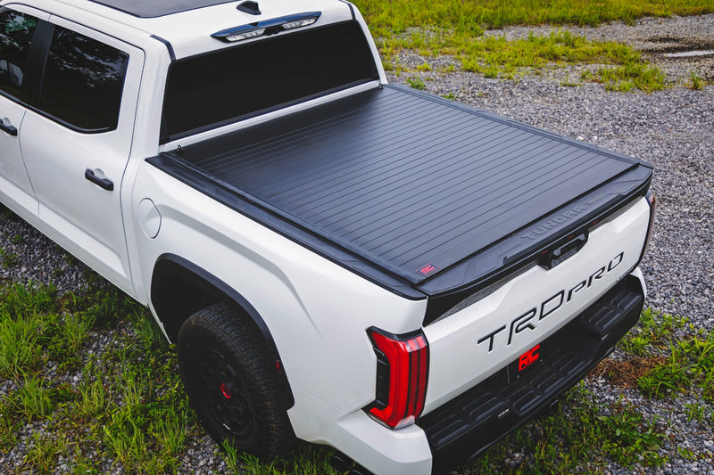 ラフカントリー ハードロールアップ トノーカバー 5'7" ベッド | トヨタ Tundra 2WD/4WD 2022-2026