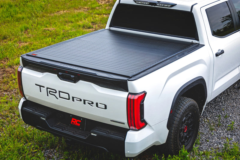 ラフカントリー ハードロールアップ トノーカバー 5'7" ベッド | トヨタ Tundra 2WD/4WD 2022-2026