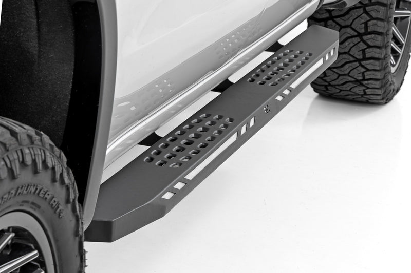 ラフカントリー AC2 ランニングボード LED付 アンバー/ホワイト クルーキャブ シボレー/GMC 1500/2500HD/3500HD (2019-2026)