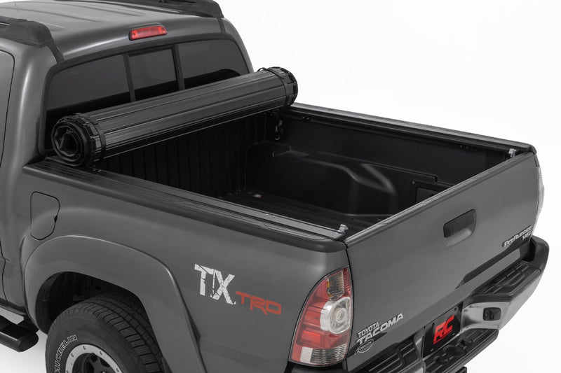 ラフカントリー ハードロールアップトノーカバー | 5フィート荷台 | トヨタ タコマ 2WD/4WD 2005-2015