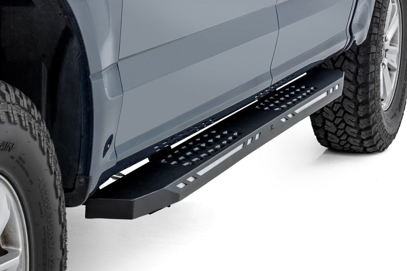 ラフカントリー AC2 ランニングボード アンバー/ホワイト LED クルーキャブ フォード F-150/Lightning/F-250/F-350/Raptor (2015-2026)