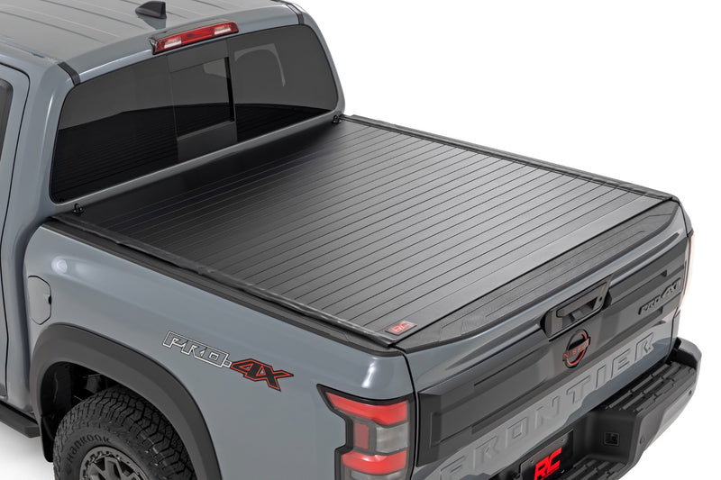 ラフカントリー ハードロールアップ トノーカバー | 5フィートベッド | ニッサン Frontier 2WD/4WD 2022-2026