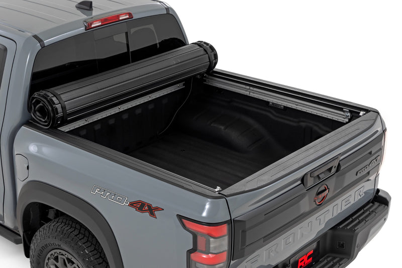 ラフカントリー ハードロールアップ トノーカバー | 5フィートベッド | ニッサン Frontier 2WD/4WD 2022-2026