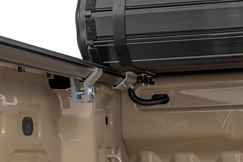 ラフカントリー ハードロールアップベッドカバー 5フィート荷台用 シボレー/GMC Colorado/Canyon 2WD/4WD (2023-2026)