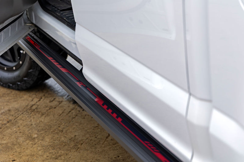 ラフカントリー マルチカラーLEDランニングボード クルーキャブ フォード F-150/Lightning/F-250/F-350/Raptor (2015-2026)