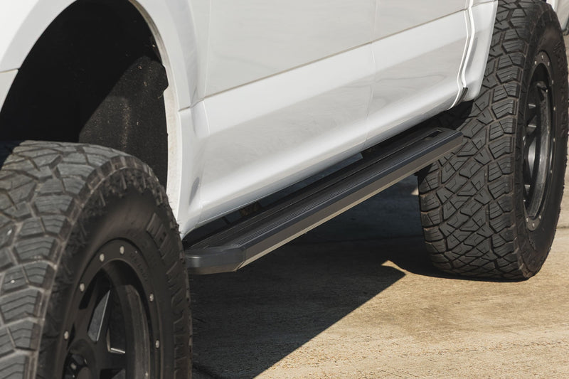 ラフカントリー マルチカラーLEDランニングボード クルーキャブ フォード F-150/Lightning/F-250/F-350/Raptor (2015-2026)